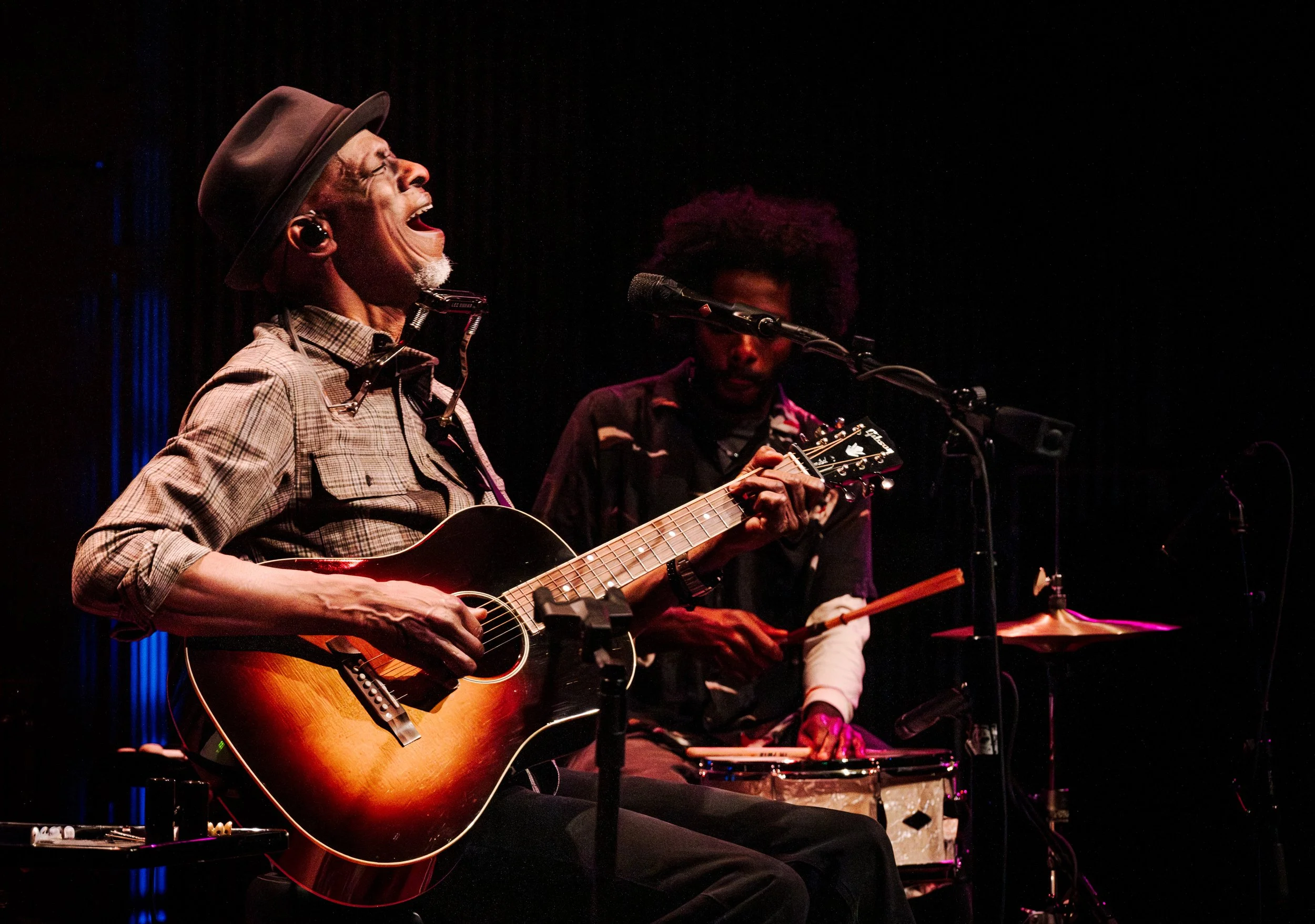 Keb' Mo' playing live